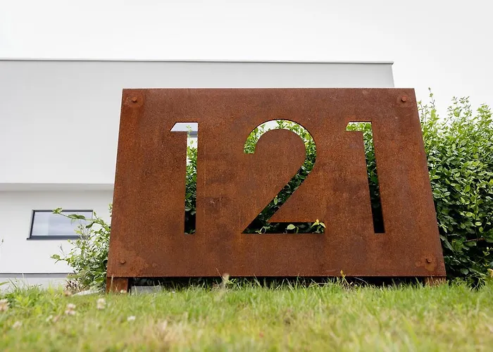 Villa 121