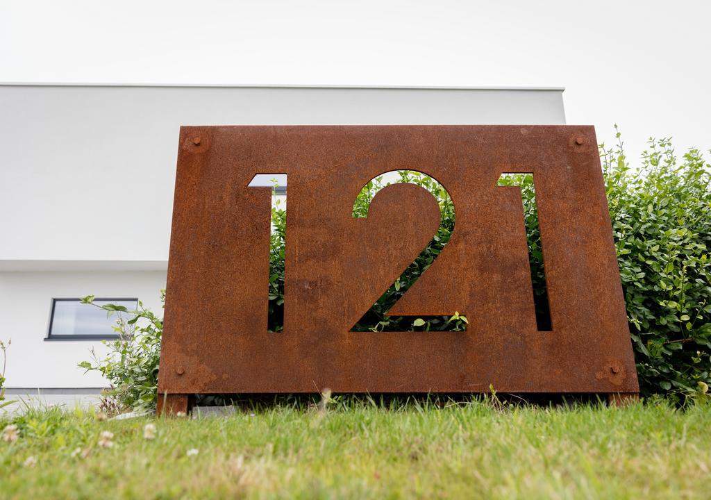 121 * Berlare